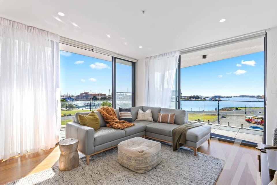 Day, Natural landscape, View (from property/room), Balcony/Terrace, Living room, Lake view