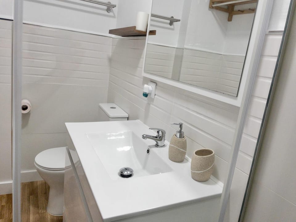 Toilet, Bathroom, towels
