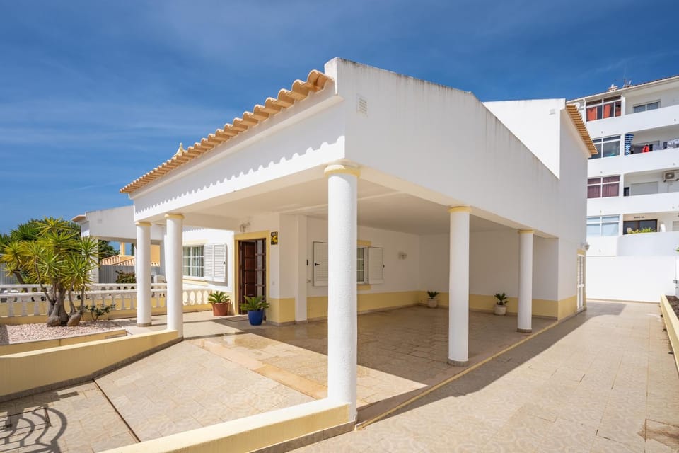 Patio, Facade/entrance, Day, children, children, Family, Family
