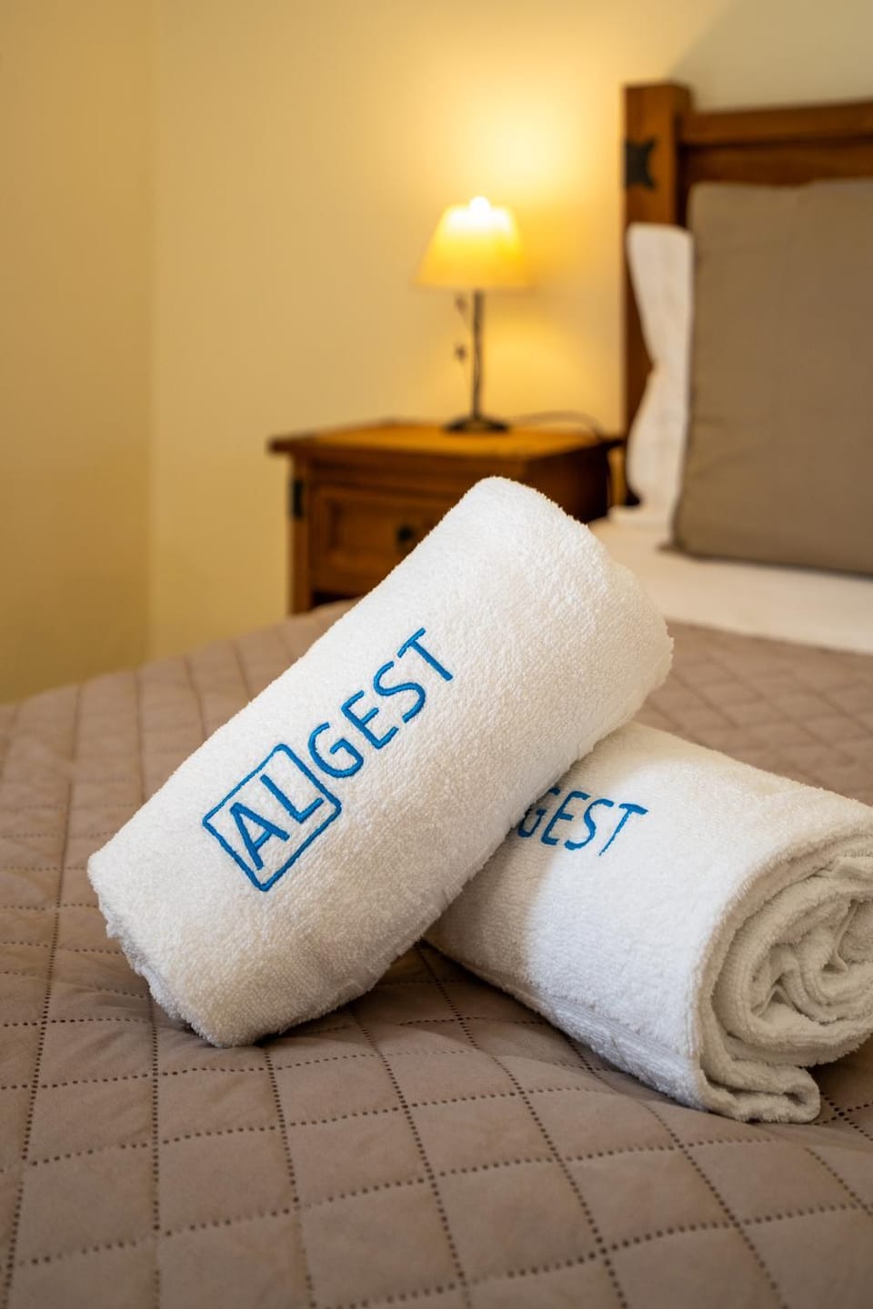Bed, Bedroom, Family, Family, towels