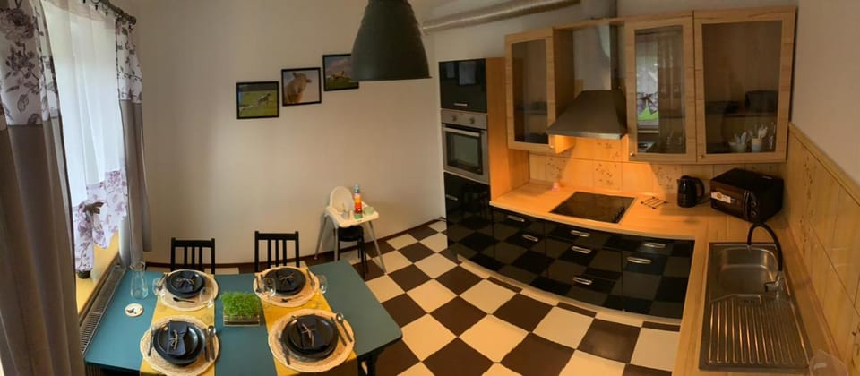 Kitchen or kitchenette, Dining area, minibar, pet friendly, stove