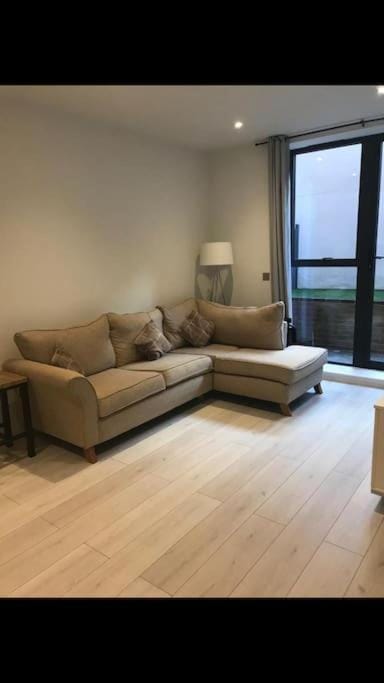 Central Camberley Apartment - Parking - Garden Apartment in Camberley