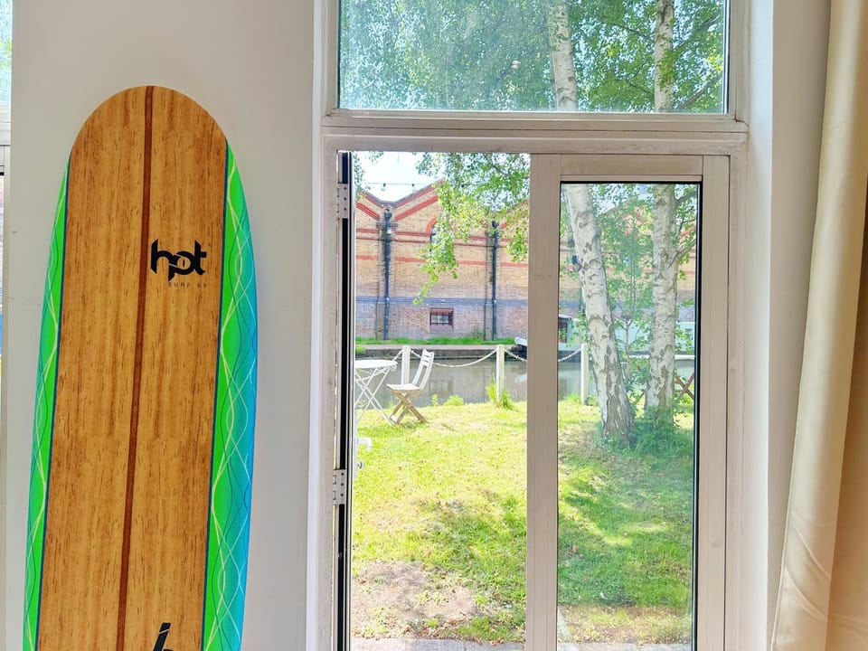 Portobello Dock - Canal Views with Garden Apartment in City of Westminster