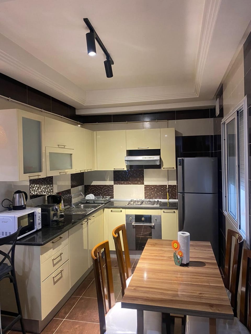 Coffee/tea facilities, Kitchen or kitchenette, minibar, oven, stove