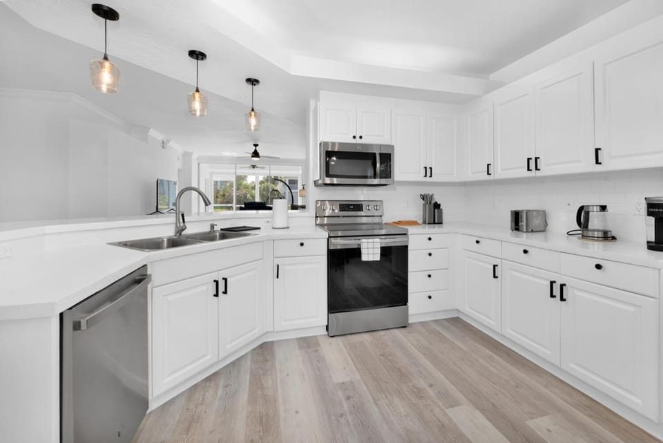 Coffee/tea facilities, Kitchen or kitchenette, dishwasher, minibar, oven, pet friendly, stove, toaster