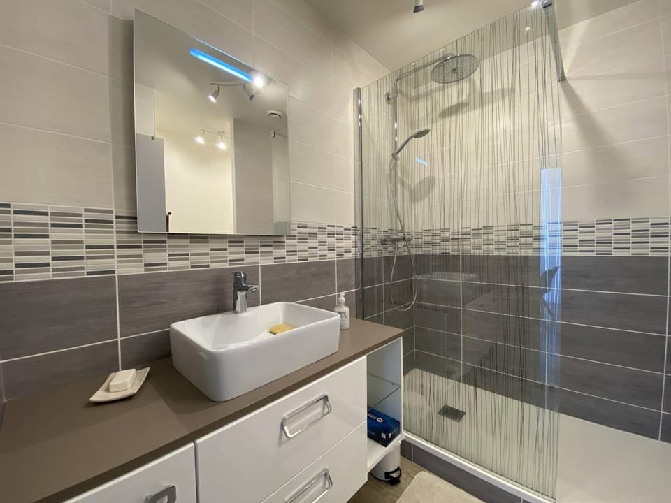 Appartement rénové 5 personnes avec balcon au centre de Perros-Guirec - FR-1-368-382 Apartment in Perros-Guirec