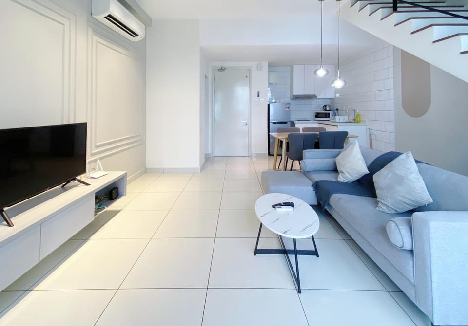 Communal lounge/ TV room, TV and multimedia, Living room, Seating area, oven, air conditioner