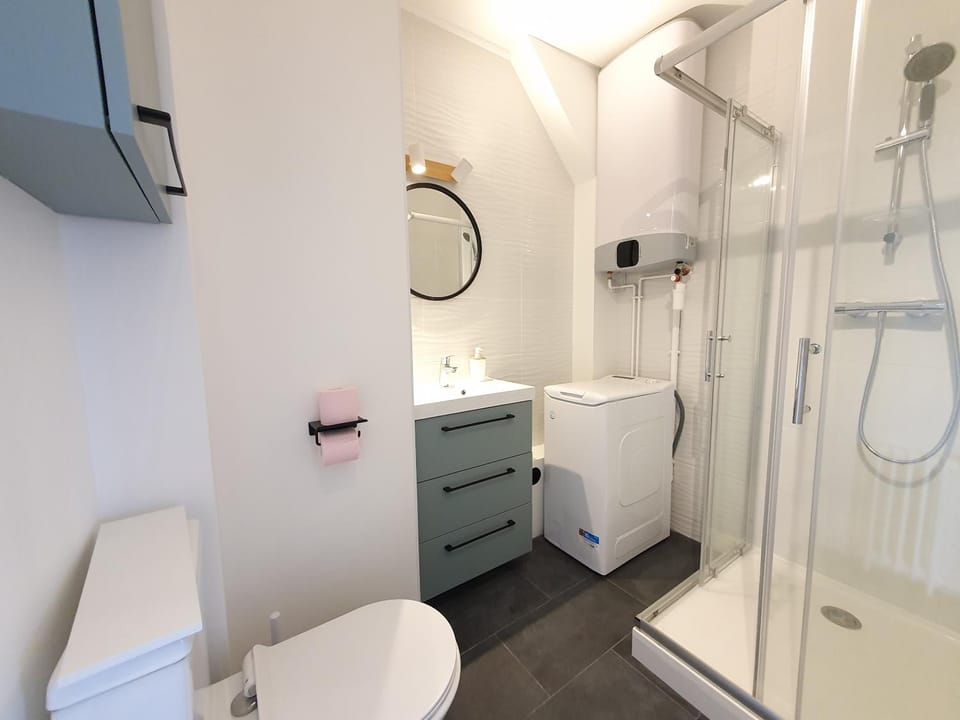 Shower, Toilet, Bathroom