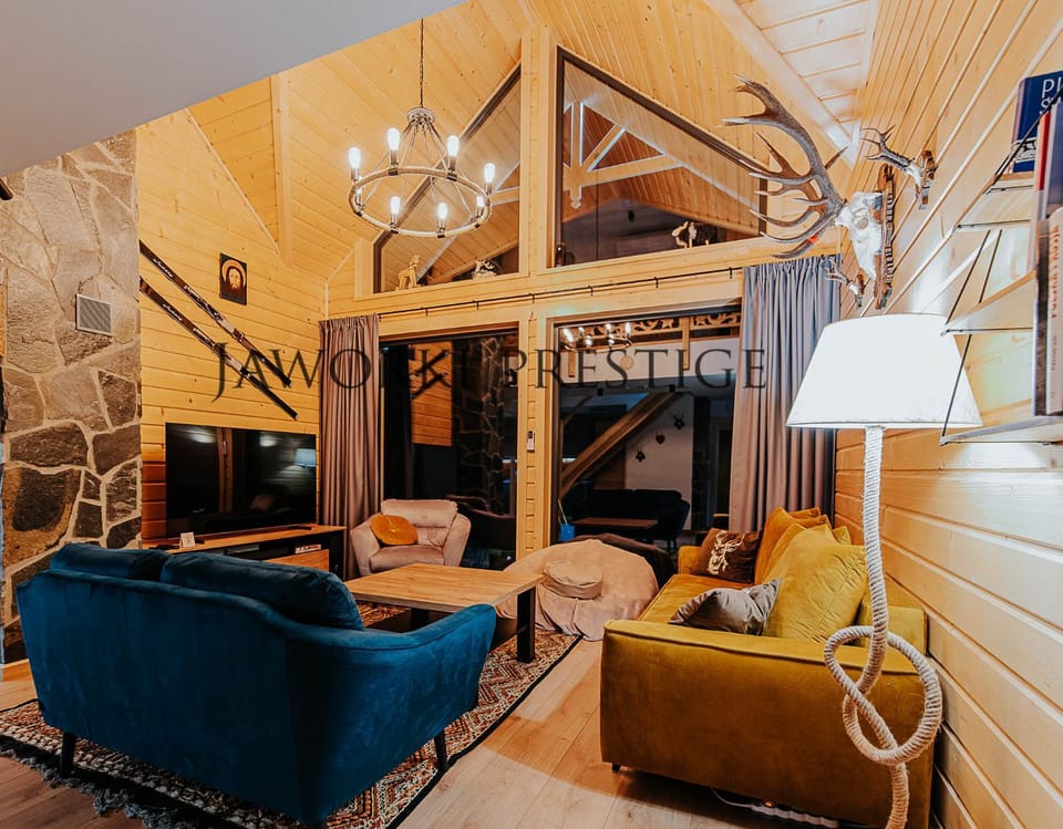 Communal lounge/ TV room, Communal lounge/ TV room, TV and multimedia, Living room, Seating area, Evening entertainment