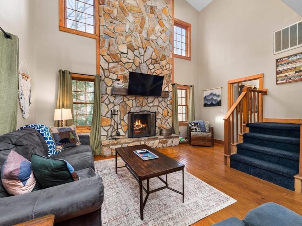 Carolina Cardinal House House in Lake Lure