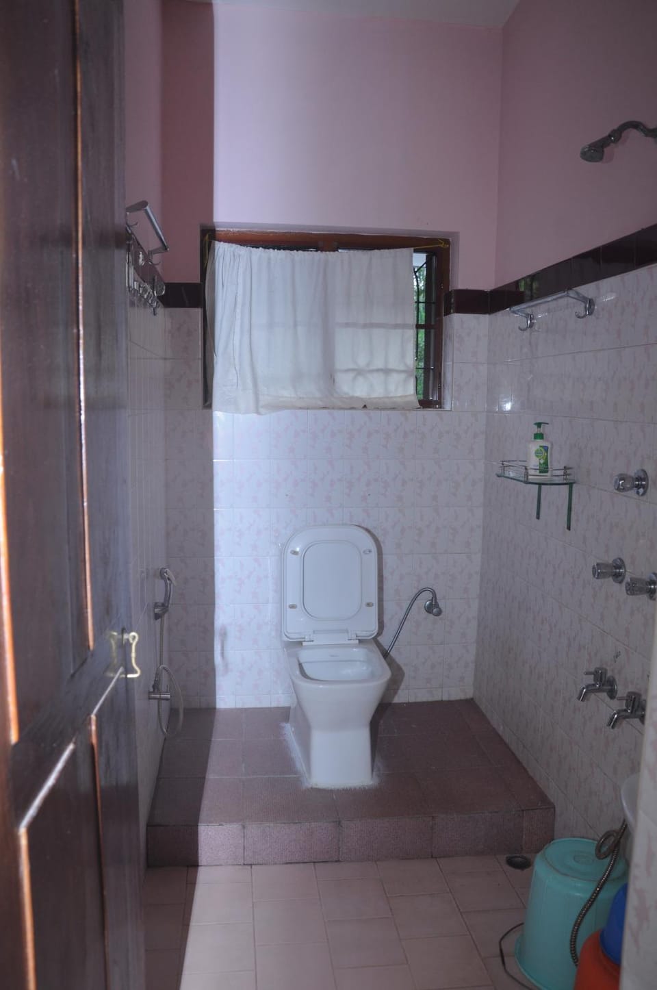 Shower, Toilet
