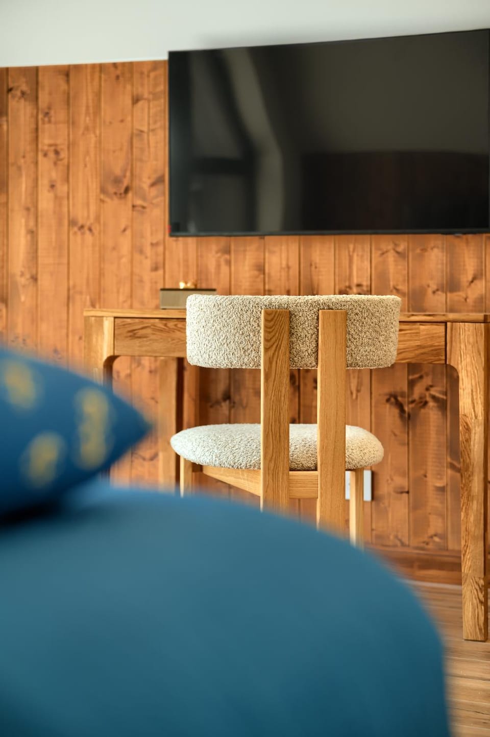 Photo of the whole room, Seating area, Bedroom