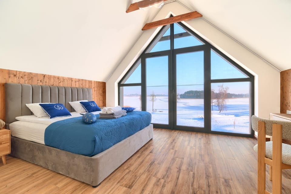 Bed, Natural landscape, Photo of the whole room, Bedroom