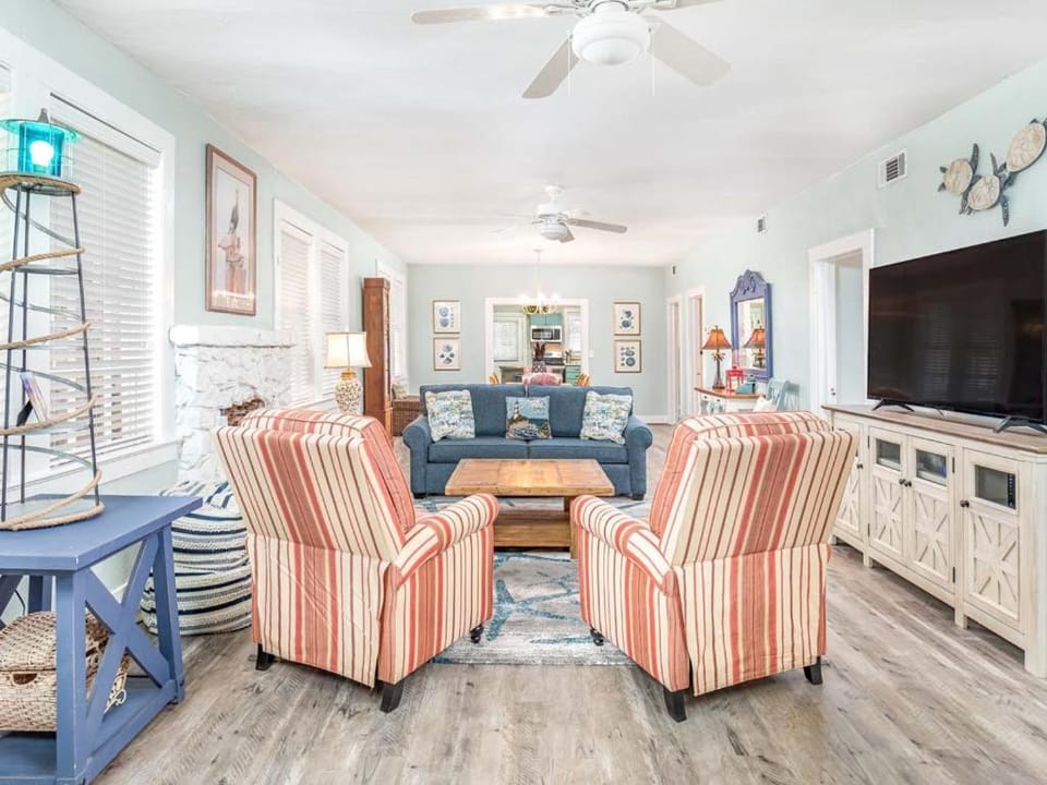Beach Bum Inn House in Tybee Island