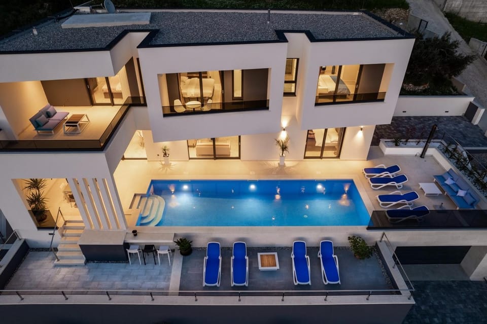 Property building, Swimming pool