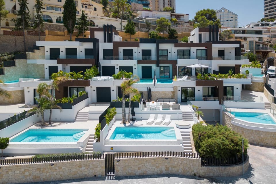 Property building, Facade/entrance, Off site