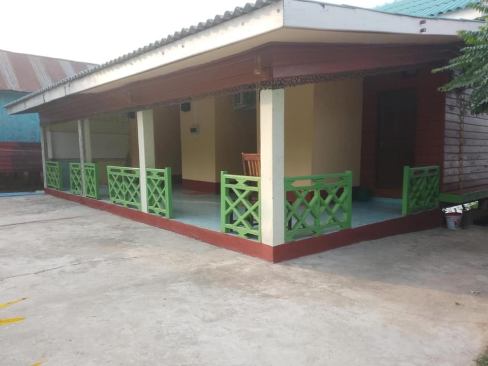 Don Det Mr.B Riverside Budget Guesthouse Bed and Breakfast in Cambodia