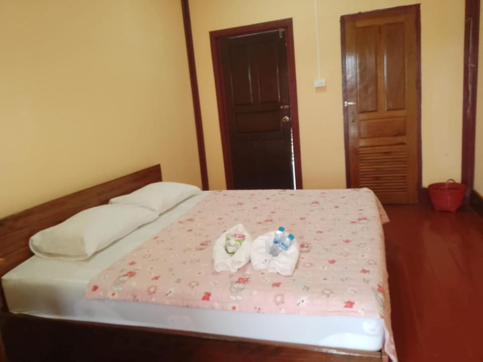 Don Det Mr.B Riverside Budget Guesthouse Bed and Breakfast in Cambodia