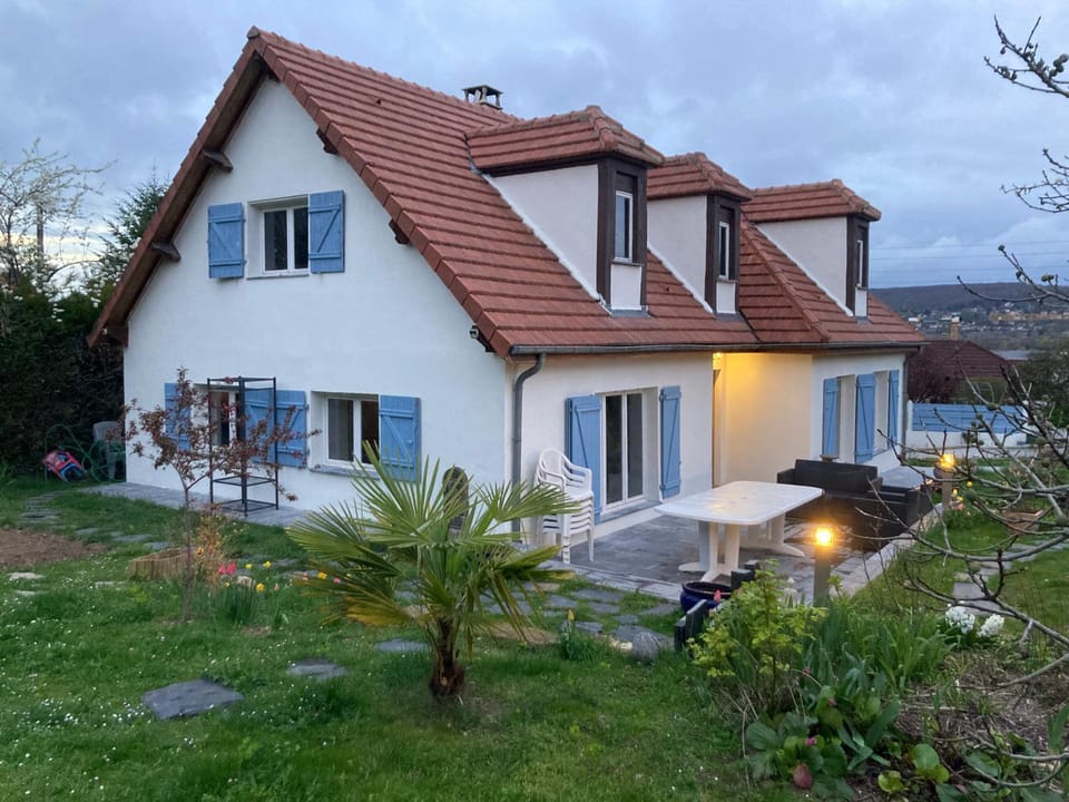 Chambre meublée dans une maison Vacation rental in Île-de-France