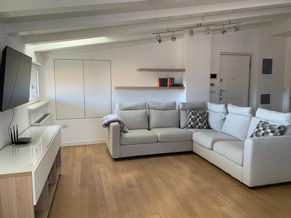 Communal lounge/ TV room, TV and multimedia, Living room, Seating area