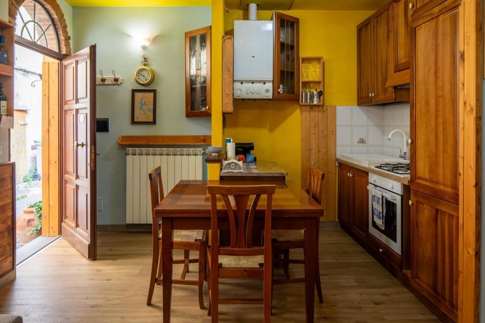 la porta di destra Apartment in Foiano della Chiana