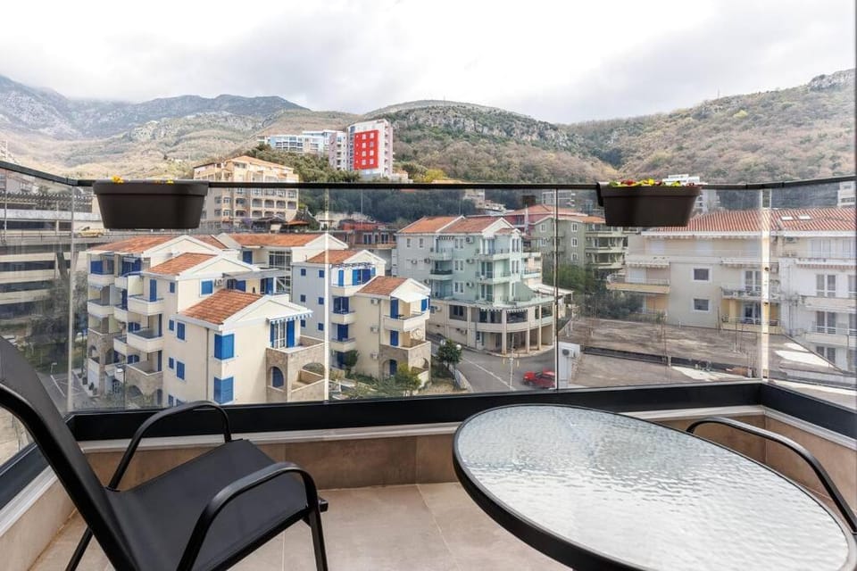 View (from property/room), Balcony/Terrace, Living room, Mountain view