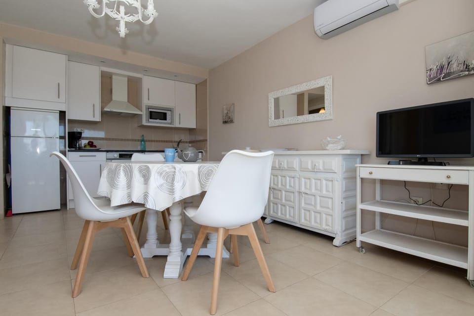 TV and multimedia, Kitchen or kitchenette, Living room, Dining area