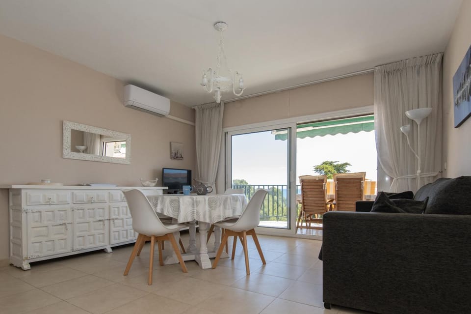 TV and multimedia, Living room, Dining area