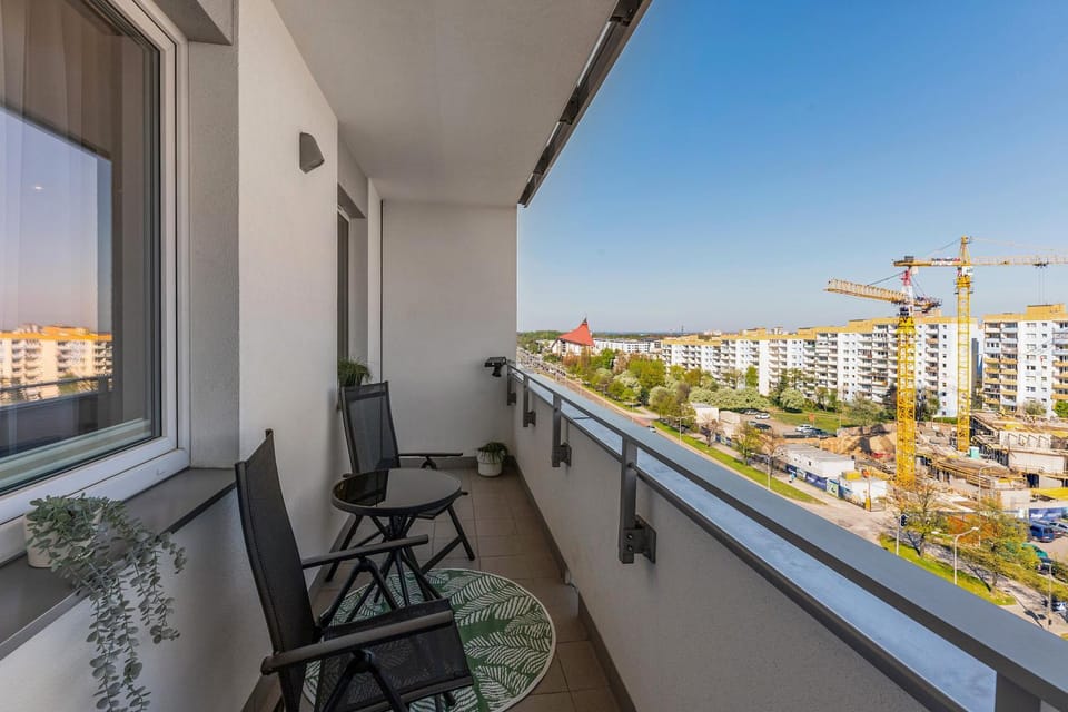 Property building, Day, View (from property/room), Balcony/Terrace, City view