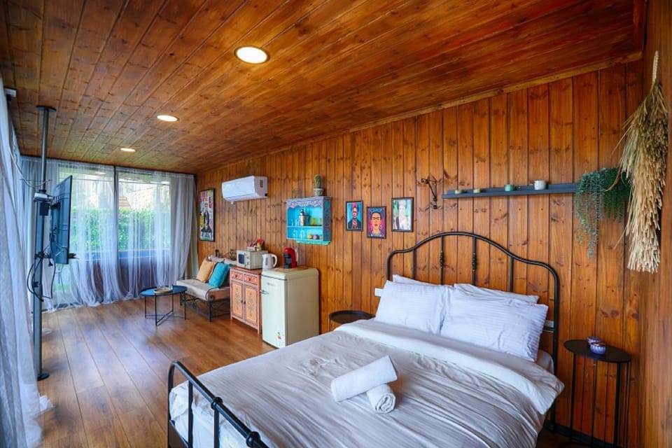 Bed, TV and multimedia, Kitchen or kitchenette