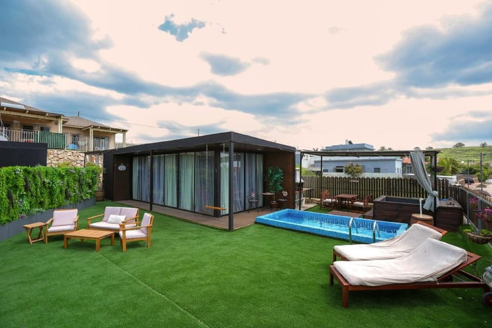 Garden, Swimming pool, sunbed