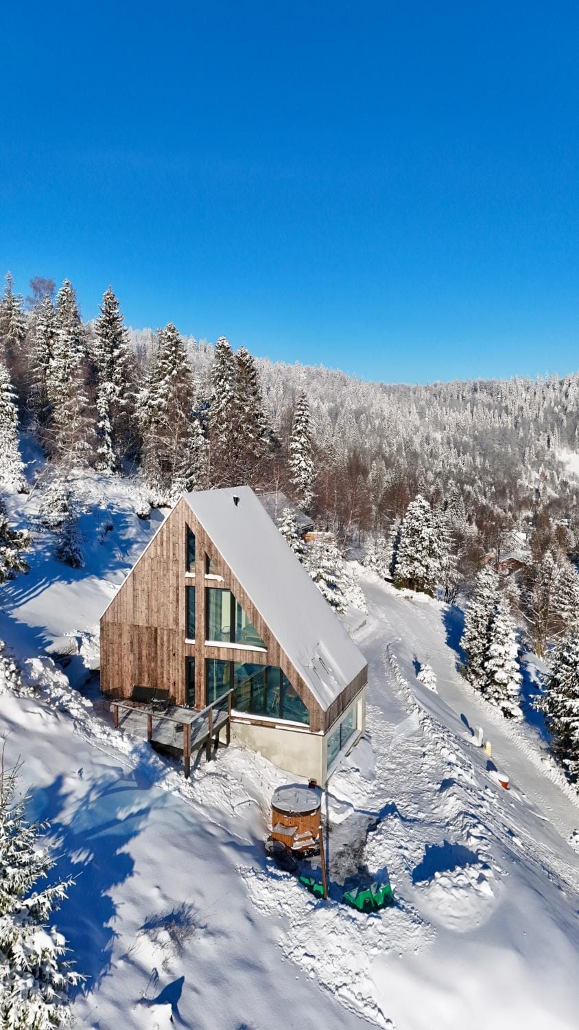 Property building, Day, Natural landscape, Winter, Mountain view