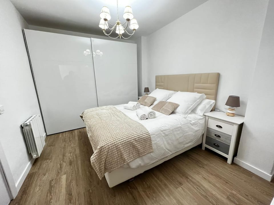 Bed, Photo of the whole room, Bedroom, wardrobe