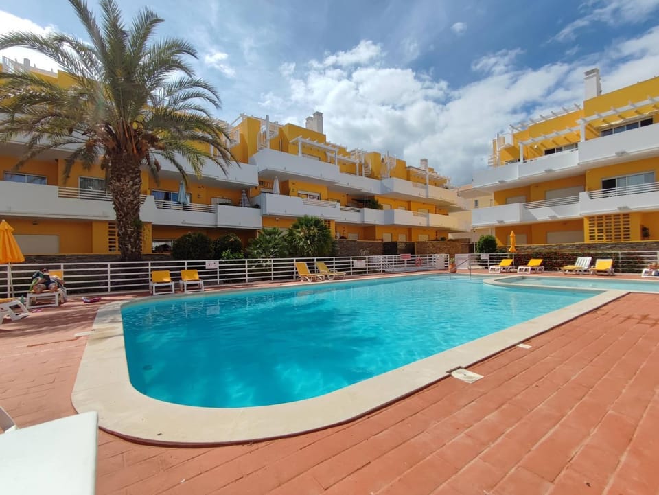 Pool view, Swimming pool, sunbed