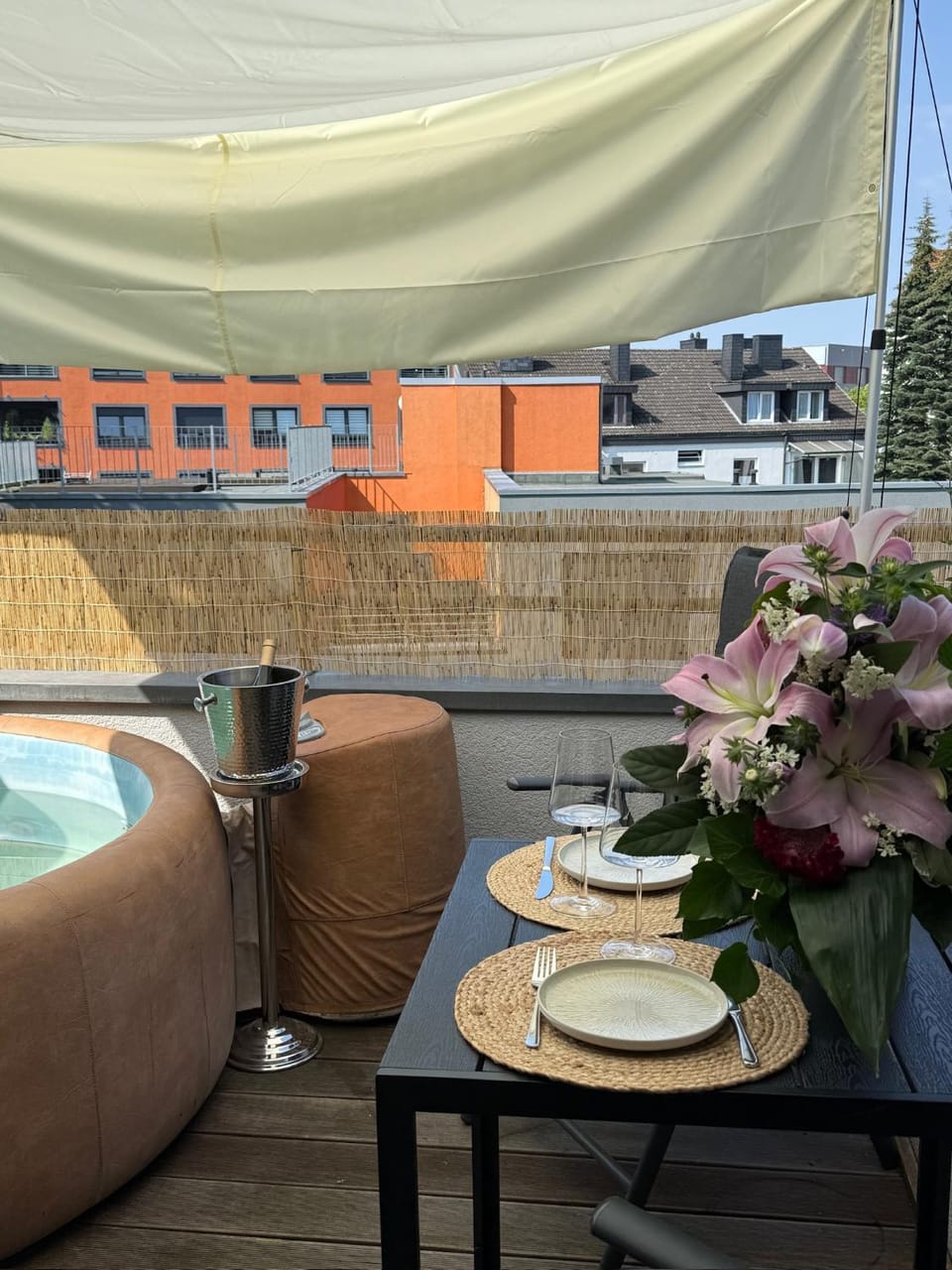 Property building, Patio, Day, Hot Tub, View (from property/room), Balcony/Terrace, Balcony/Terrace, Seating area, Pool view, Swimming pool, Swimming pool