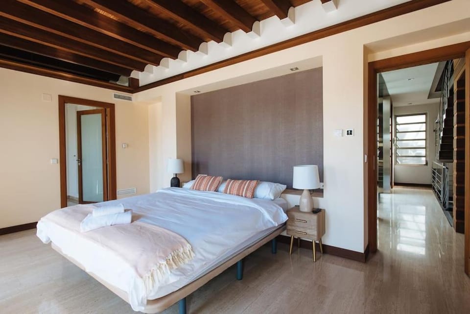 Rabadan Brand New Amazing House with Terrace Parking House in Seville