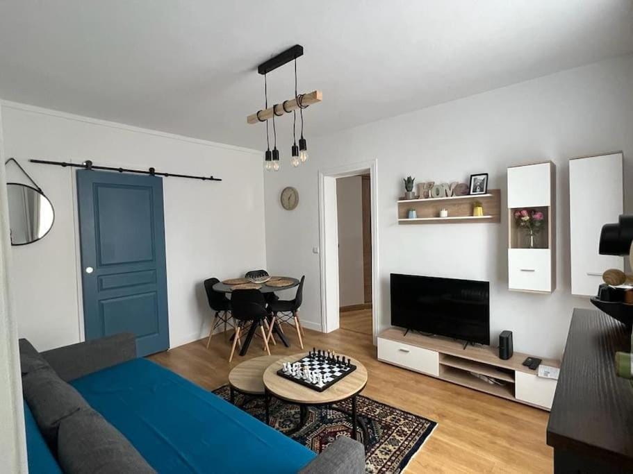 Flex Check in - Métro 14 et 7 - Free Parking - Late check out possible Apartment in Île-de-France