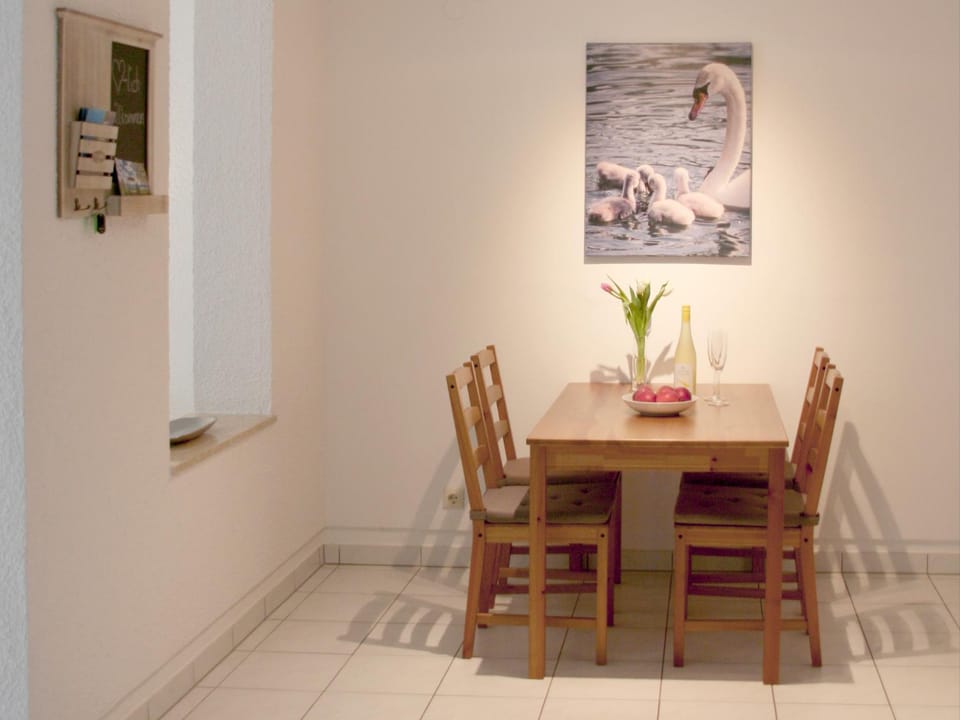 Seating area, Dining area