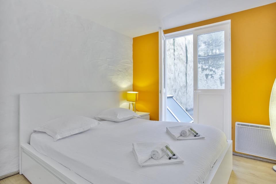 Appartement Volet Bleu - Welkeys Apartment in Bayonne
