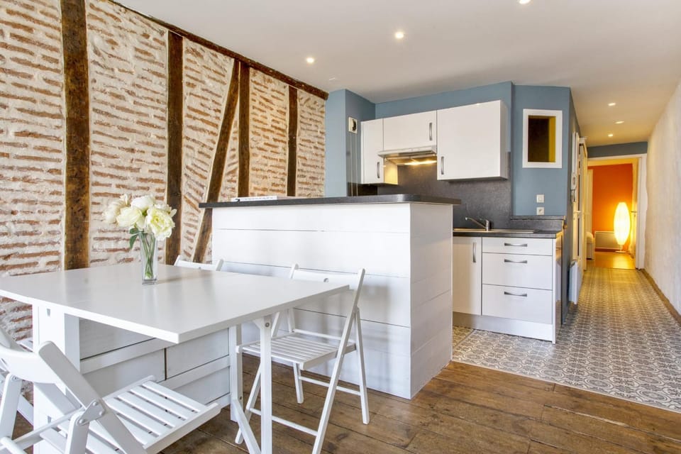 Appartement Volet Bleu - Welkeys Apartment in Bayonne