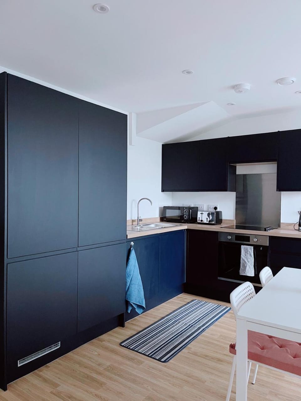 Kitchen or kitchenette, Seating area, Dining area, Dining area