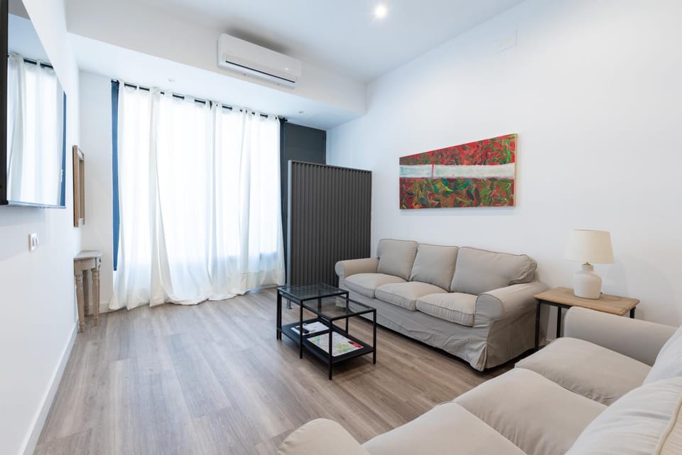 TV and multimedia, Living room, Seating area, air conditioner