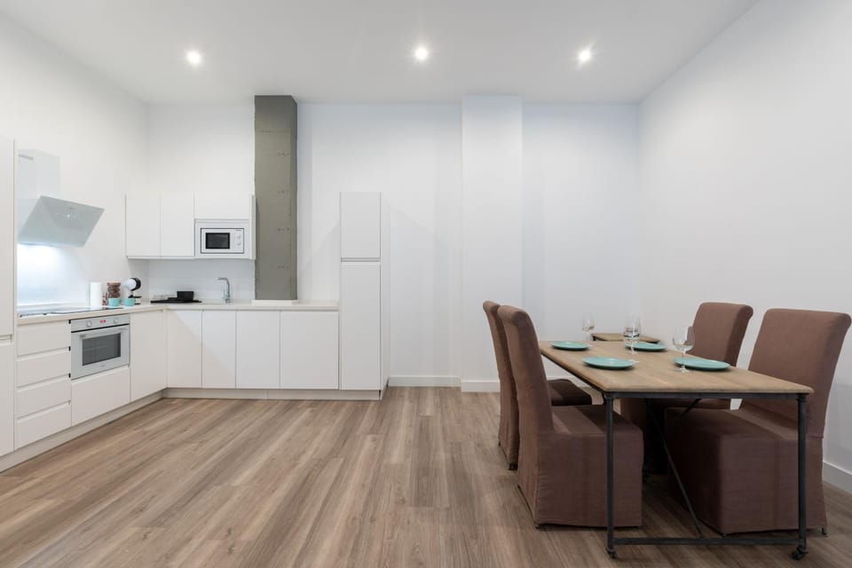 Kitchen or kitchenette, Dining area, stove, toaster