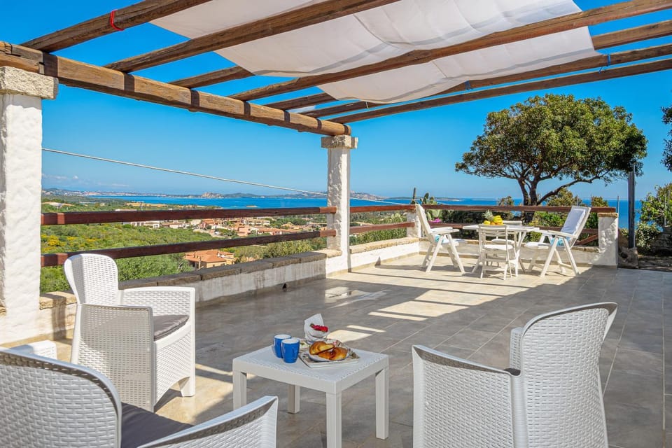 Property building, Balcony/Terrace, Living room