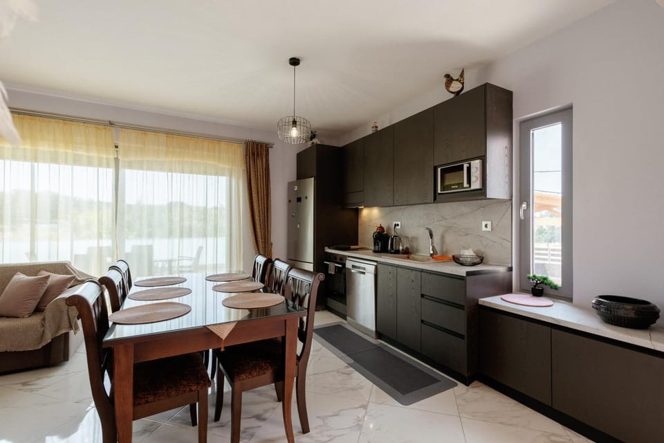 Kitchen or kitchenette, Living room, Seating area, Dining area, oven, stove