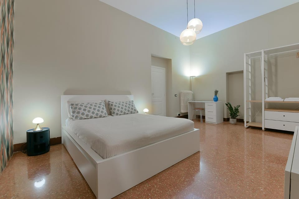 Bedroom, safe, towels