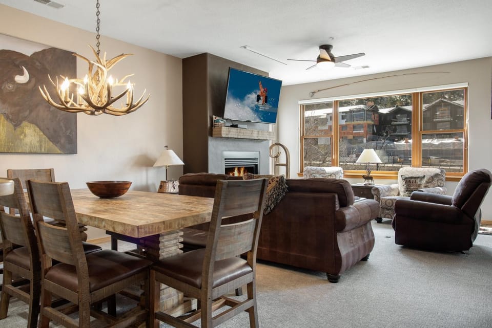 Living room, Dining area