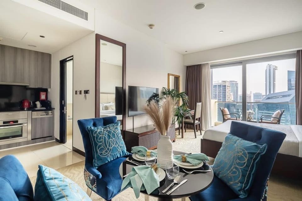 Frank Porter - Emaar Residences Dubai Marina Apartment in Dubai