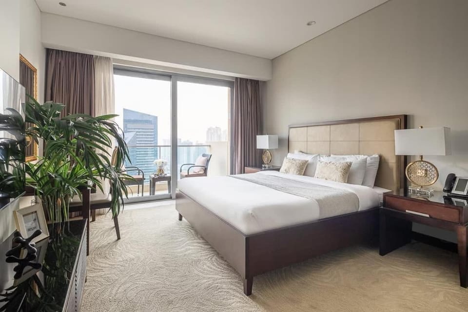 Frank Porter - Emaar Residences Dubai Marina Apartment in Dubai
