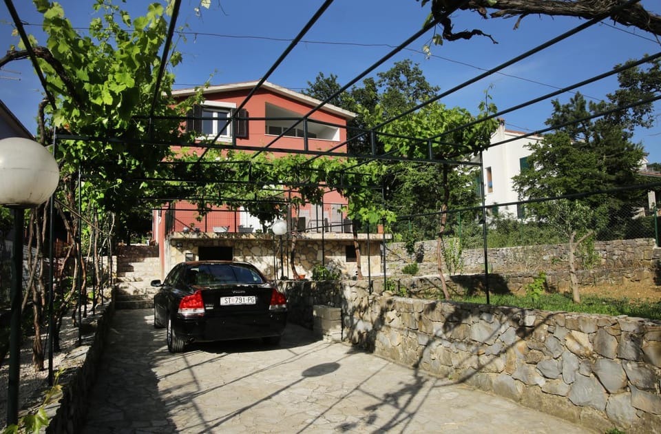 Property building, Garden view, Parking